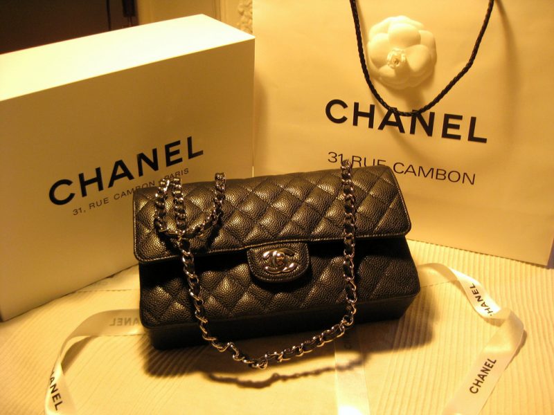 Chanel porte plainte contre des sites de luxe d’occasion