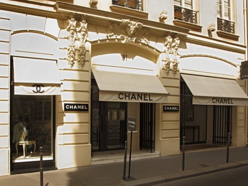 Chanel lève le voile sur son nouveau magasin parisien