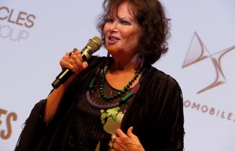 Claudia Cardinale vend aux enchères une partie de sa garde-robe