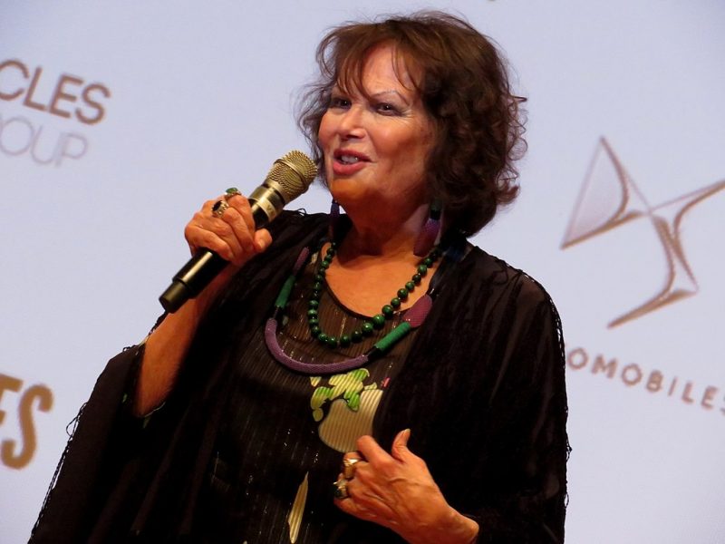 Claudia Cardinale vend aux enchères une partie de sa garde-robe