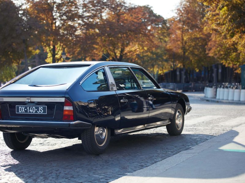 Le Crillon propose une balade exclusive en Citroën de 1976