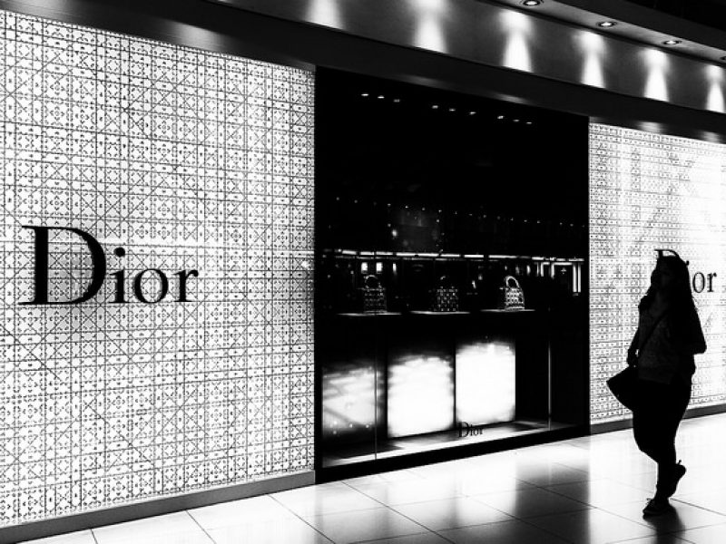 Dior présente sa collection Tête de mort pour profiter de l’instant présent