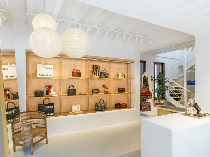 Dior ouvre son pop-up store à Mykonos