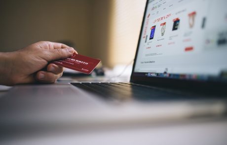 Le e-commerce dans l’industrie du luxe : grand gagnant de la pandémie