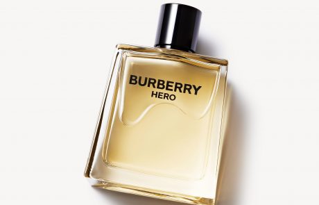 Adam Driver en vedette de la vidéo du parfum Burberry Hero