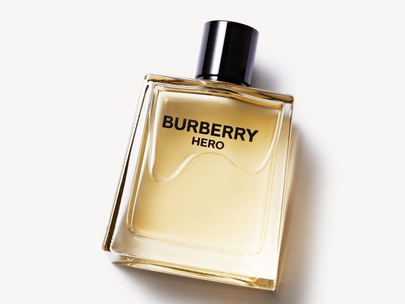 Adam Driver en vedette de la vidéo du parfum Burberry Hero