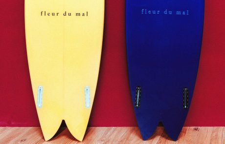 La marque de lingerie Fleur du Mal se lance… dans les planches de surf