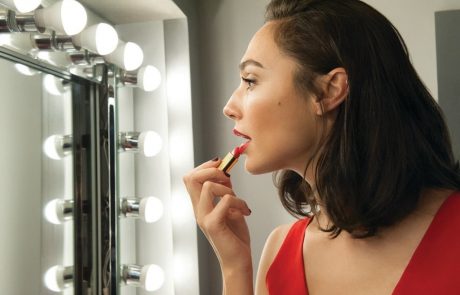 Gal Gadot, nouvelle ambassadrice Revlon