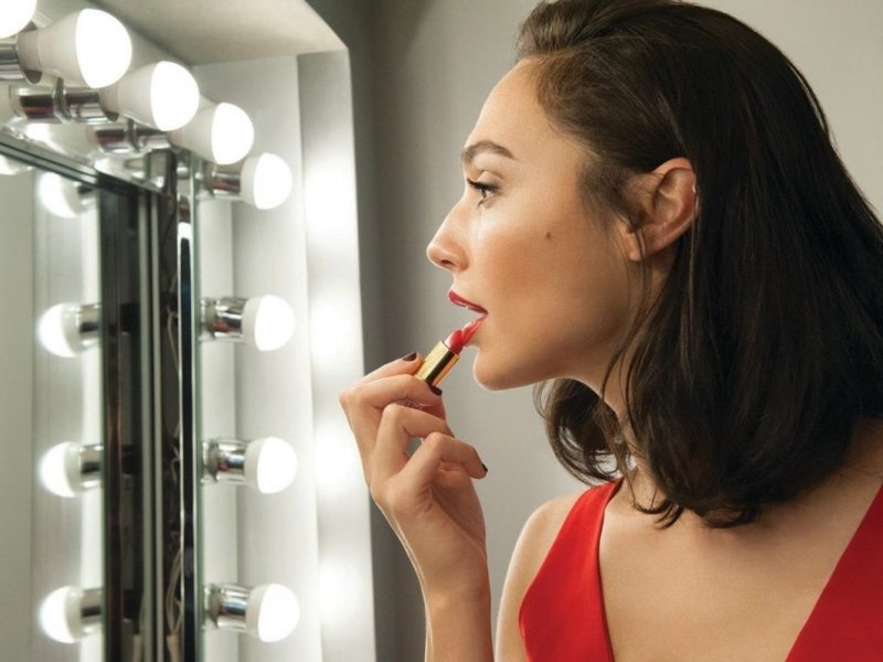 Gal Gadot, nouvelle ambassadrice Revlon