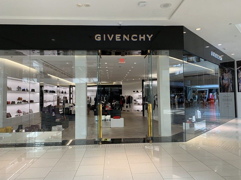 Givenchy se lance dans le prêt-à-porter
