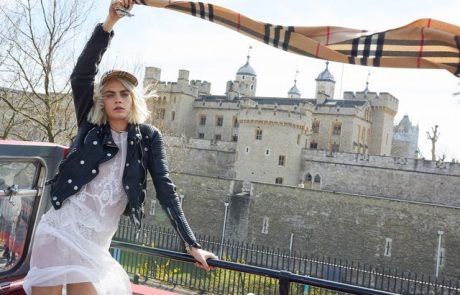 Burberry recrute Clara Delevingne pour son parfum Her