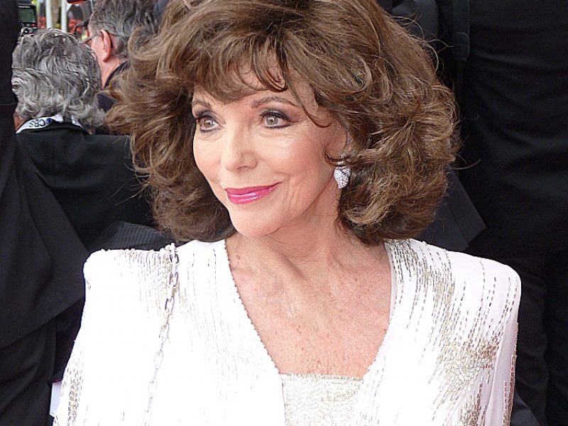 Valentino présente sa campagne de Noël avec sa nouvelle ambassadrice Joan Collins