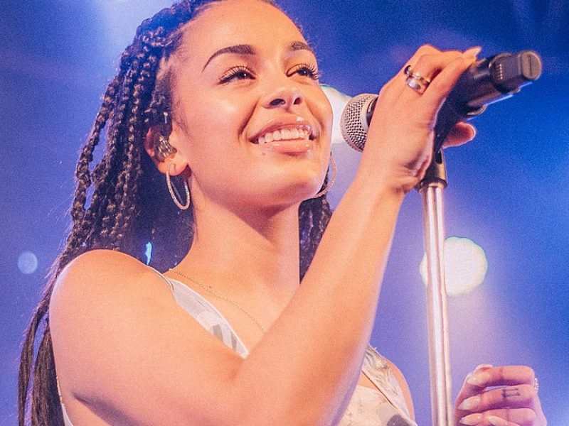 La chanteuse Jorja Smith est la nouvelle égérie Dior