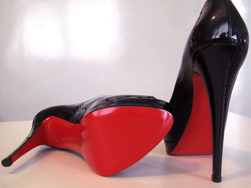 Les semelles rouges sont bien la signature de Louboutin