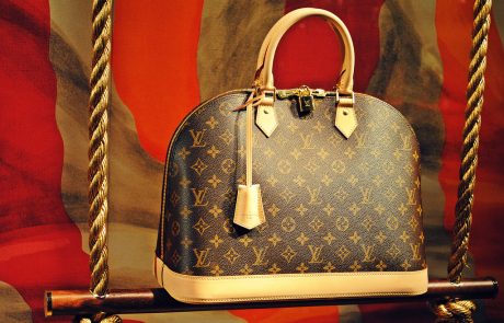 Louis Vuitton lance une campagne de recrutement pour son nouveau site à Vendôme