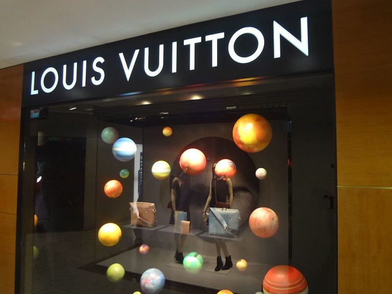 Jouez avec la montre Tambour Horizon de Louis Vuitton