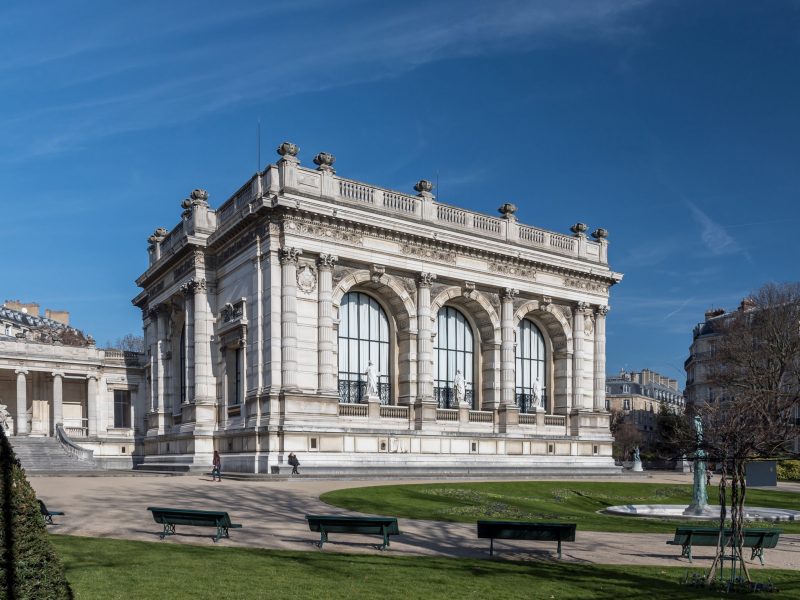 Le Palais Galliera rouvre ses portes et rend hommage à Chanel