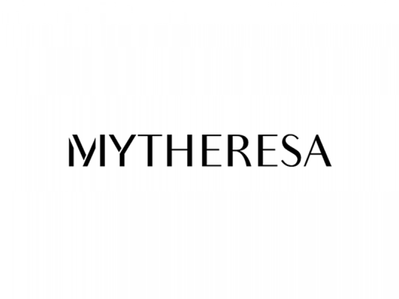 Dries Van Noten teste le pouvoir des fleurs pour Mytheresa