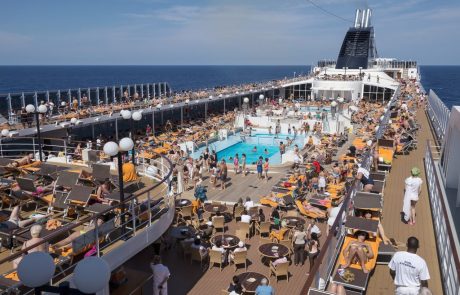 La Méditerranée, du voyage au tourisme de masse