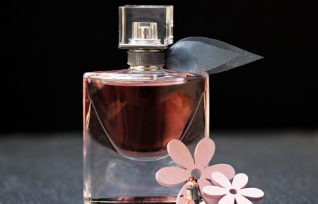 Le Grand Livre du parfum pour s’immerger dans un univers de luxe et de mystère