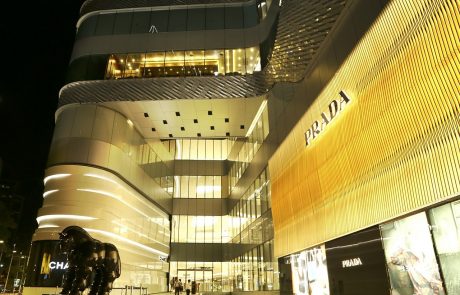 Prada lance des sacs imaginés par trois architectes