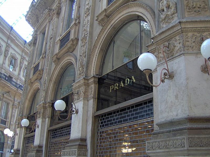 Prada conserve sa boutique dans la Galleria Vittorio Emanuele II à Milan