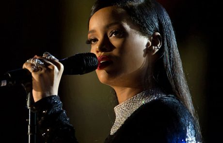 Rihanna soutient la recherche contre le cancer du sein