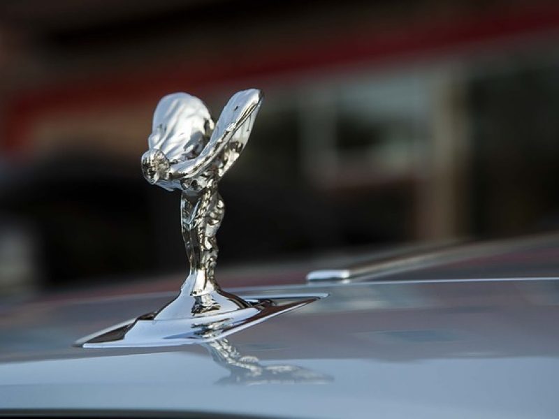 Rolls-Royce conçoit une malle à champagne ultra-luxe