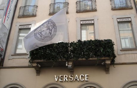 Versace prépare son 1e défilé mixte