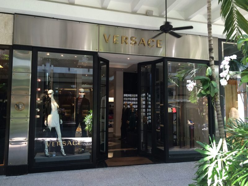 Versace inaugure une boutique éco-responsable à Miami