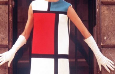 Les robes Mondrian d’Yves Saint-Laurent exposées à Paris