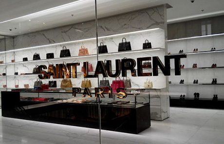 Saint Laurent innove avec un sac à dos connecté