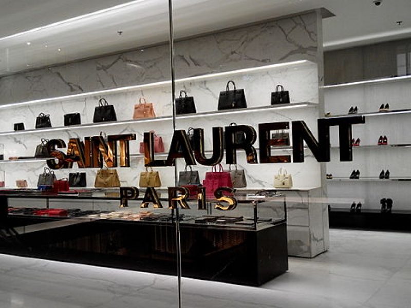 Saint Laurent innove avec un sac à dos connecté