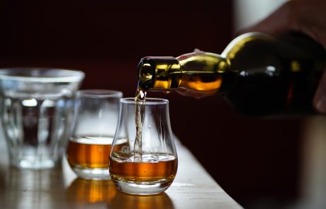 Investissement spéculatif : le whisky rare et les pierres précieuses au top