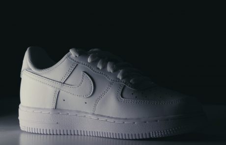 Les Air Force 1 Louis Vuitton signées Virgil Abloh bientôt vendues aux enchères