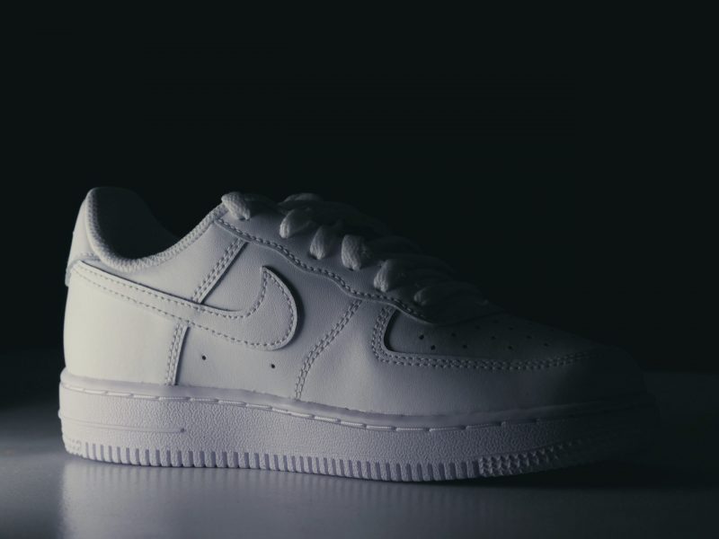 Les Air Force 1 Louis Vuitton signées Virgil Abloh bientôt vendues aux enchères