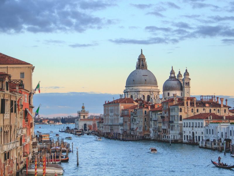 Dior soutien d’une Biennale de Venise féminine et non conformiste