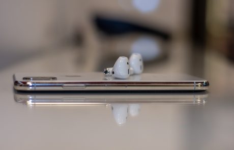 Les écouteurs sans-fil dopent le marché des accessoires connectés