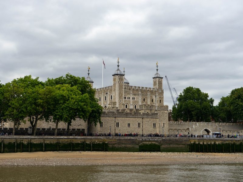 Burberry fête la nature britannique à l’occasion du Jubilé