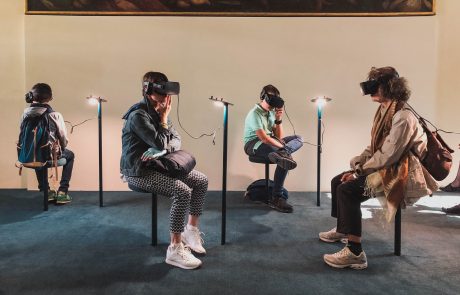 Des étudiants français de l’Institut Français de Mode montrent leur création en réalité virtuelle