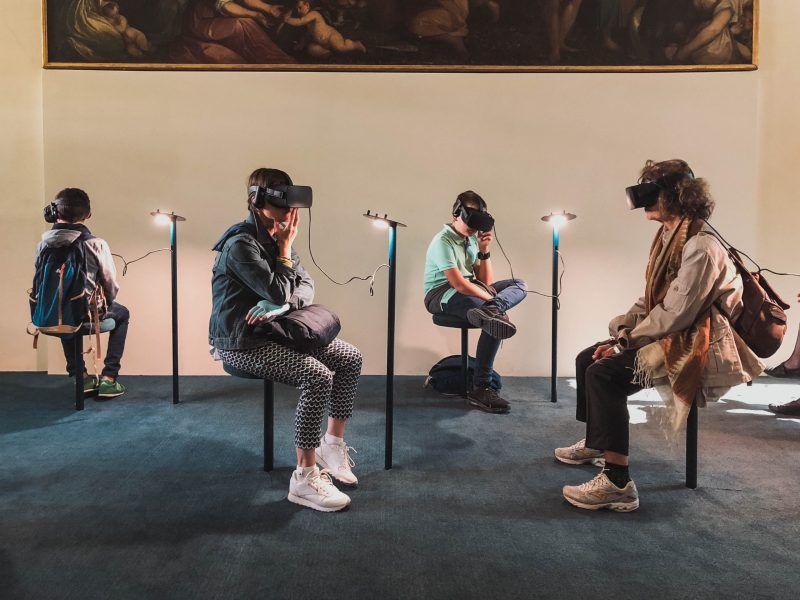 Des étudiants français de l’Institut Français de Mode montrent leur création en réalité virtuelle