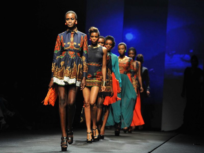 Uché Okonkwo-Pézard fait défiler le luxe africain à Paris