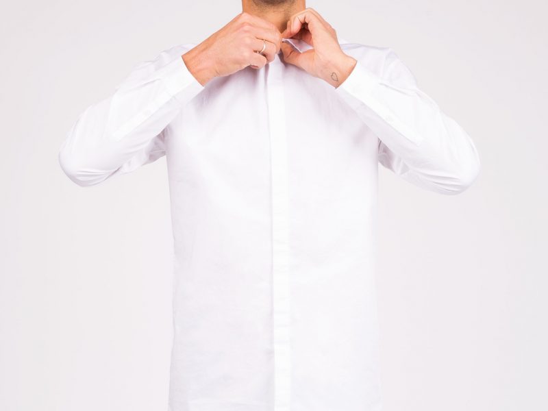 Des chemises en hommage à Karl Lagerfeld en vente le 26 septembre