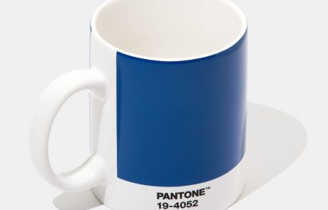 Pantone érige le « Classic blue » en couleur de l’année 2020