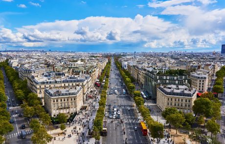 Saint Laurent inaugurera une boutique sur les Champs-Élysées en 2023