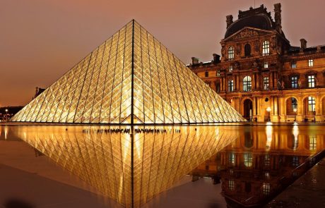 Lancôme collabore avec le Louvre : quels enjeux entre art et luxe ?