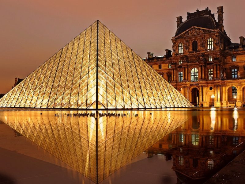 Lancôme collabore avec le Louvre : quels enjeux entre art et luxe ?