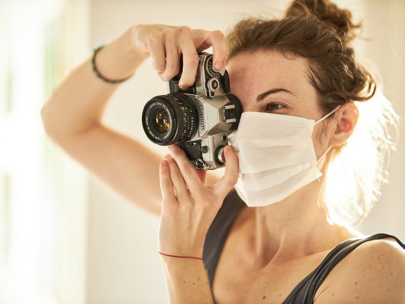 Masques de protection : les maisons de luxe au chevet des hôpitaux