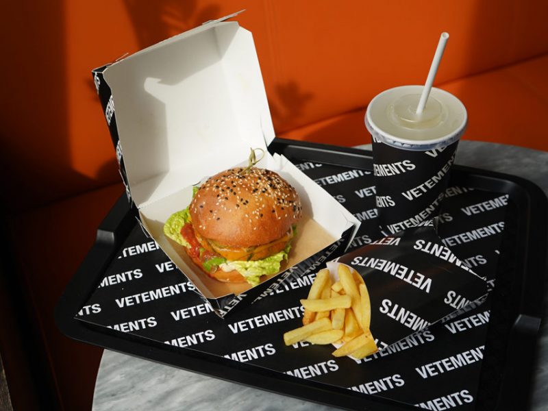 Le mystérieux label Vêtements lance… un burger