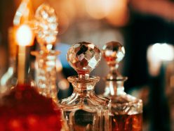 Une première ligne de parfum et de produits de beauté pour Dries Van Noten